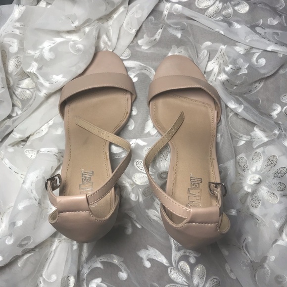 Tan Block Heels - 9 - Picture 4 of 7